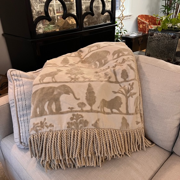 Luxury designer throw blanket approx 42” x 76” - Picture 1 of 5